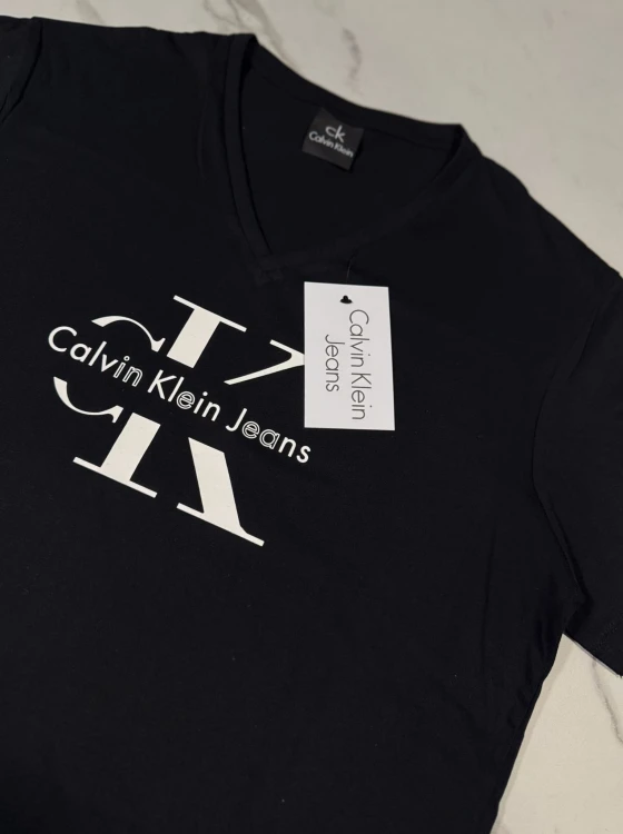 Koszulka Męska Calvin Klein Dekolt V Czarna