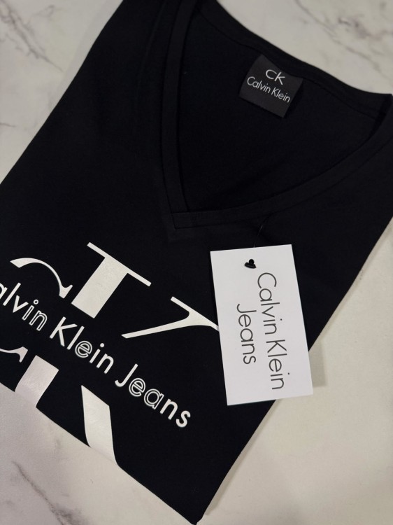 Koszulka Męska Calvin Klein Dekolt V Czarna